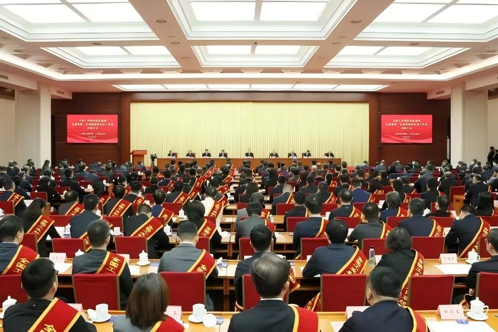 董事長熊俊杰榮獲“全國工業(yè)和信息化系統(tǒng)勞動模范”稱號！